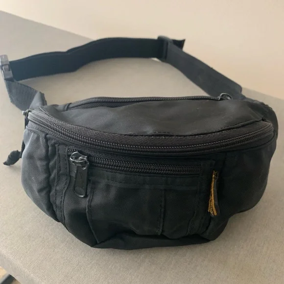 Vintage black Eddie Bauer bum bag/fanny pack/waist bag - Picture 1 of 10